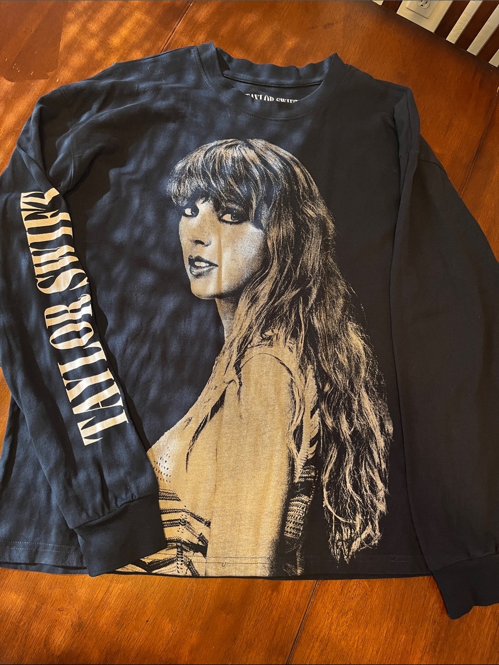 Taylor swift eras tour navy long sleeve shirt large 100% cotton